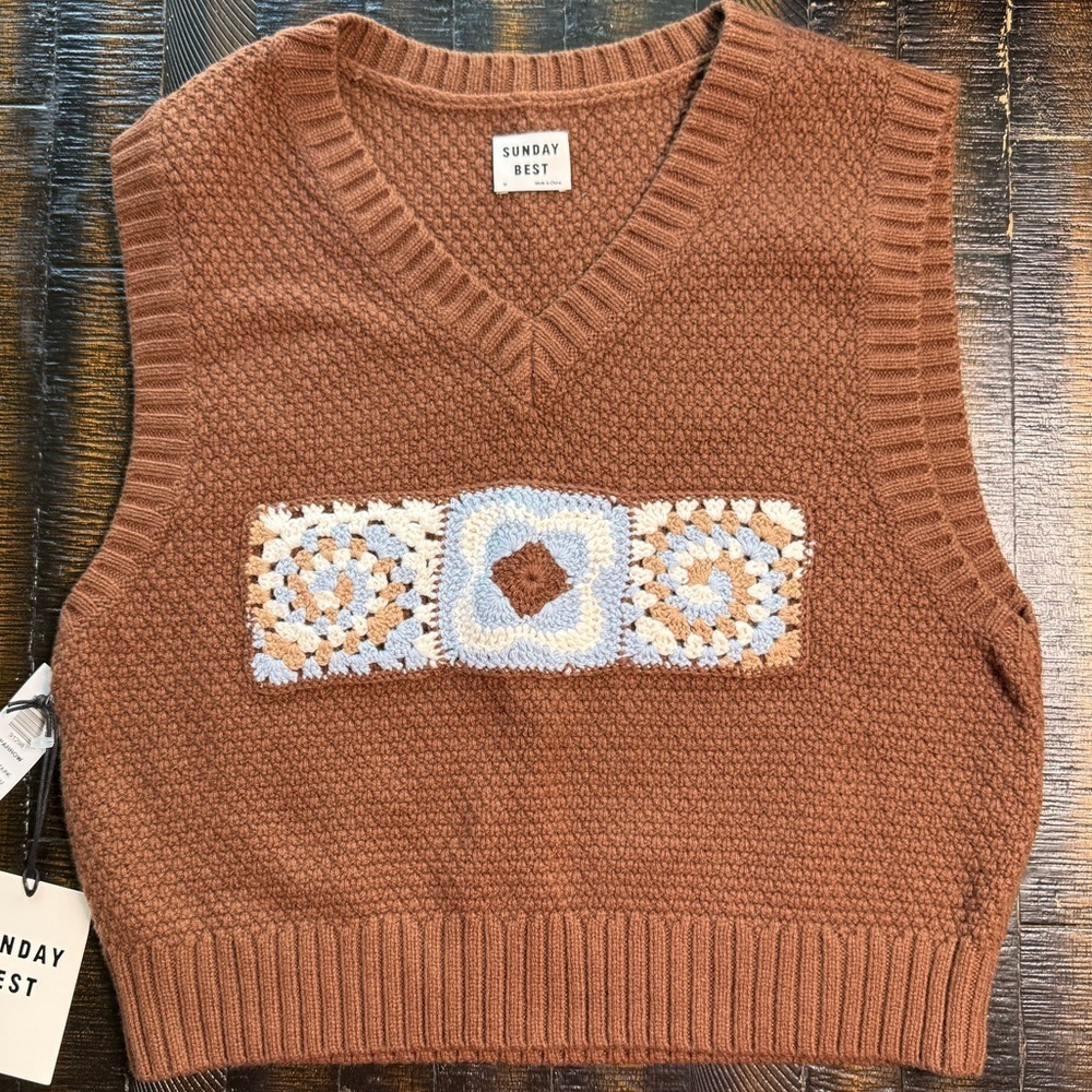 Aritzia Sunday Best Granny Square Vest Sleeveless Knit Top - Picture 2 of 9